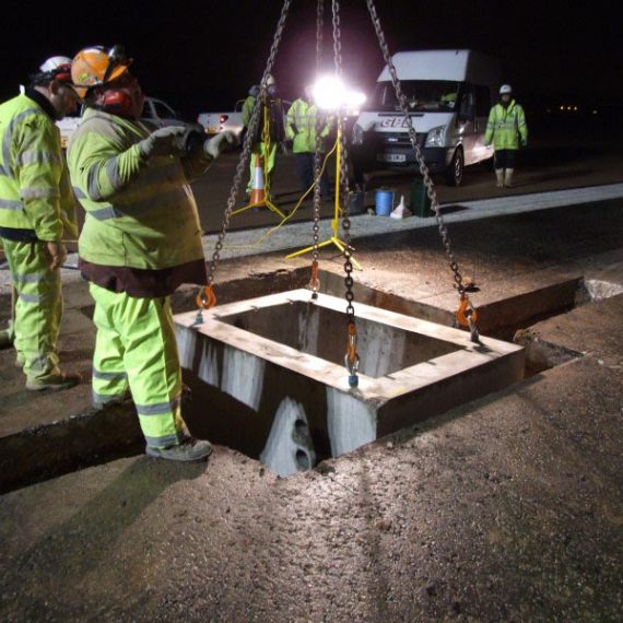 installation of precast duct access chamber